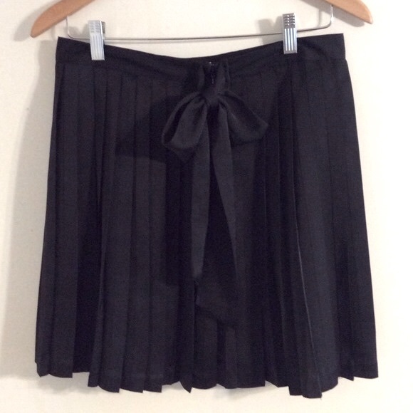 GAP Dresses & Skirts - black pleated bow tie skirt